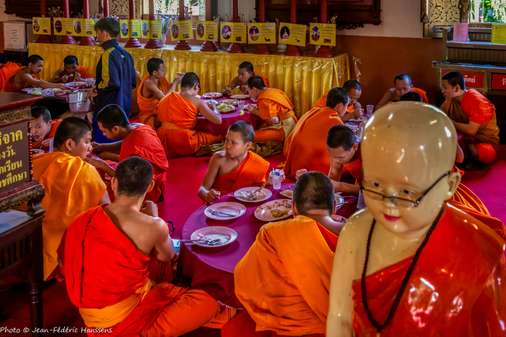 <p><strong>Thaïlande. Ecole d'enseignement du Bouddhisme. <em>Photo @ Jean Frédéric Hanssens</em></strong></p>