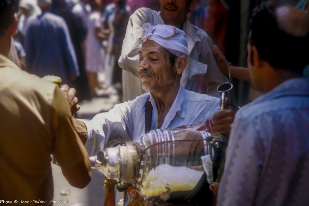 <p>Le Caire, vendeur de thé.</p>