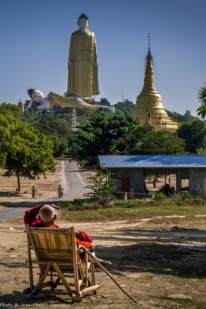<p>Monywa, centre de la Birmanie. Le deuxième plus haut bouddha au monde. 116 mètres de haut.</p>